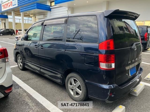 Toyota NOAH 2005-06 392837-1