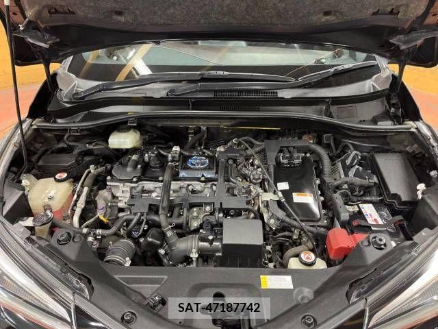 Toyota C-HR 2017-03 215682-18