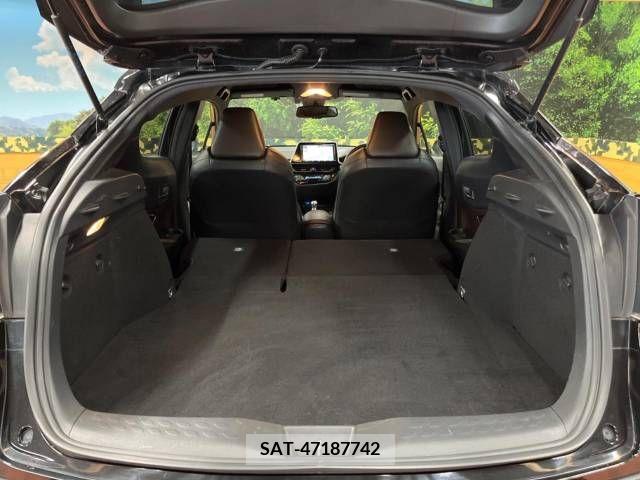 Toyota C-HR 2017-03 215682-10