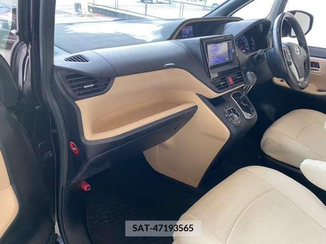 Toyota NOAH 2014-05 384679-6