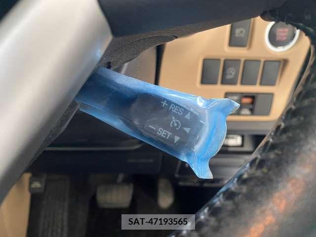 Toyota NOAH 2014-05 384679-12