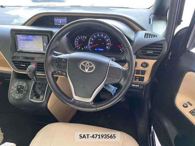 Toyota NOAH 2014-05 384679-11