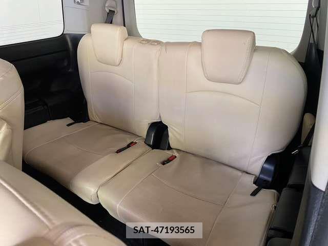 Toyota NOAH 2014-05 384679-9