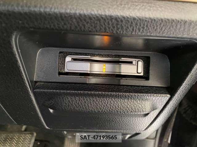 Toyota NOAH 2014-05 384679-17