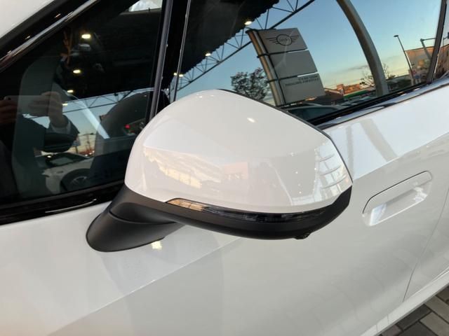 Bmw 2 SERIES 2023-06 13106-8