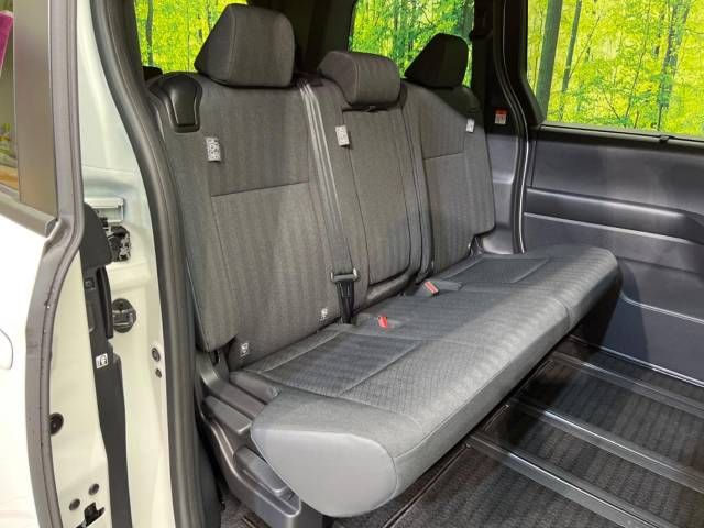 Toyota NOAH 2023-06 191443-9