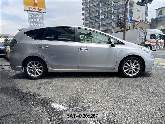 Toyota PRIUS ALPHA 2011-10 282458-4