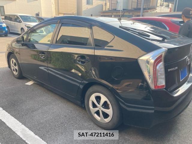 Toyota PRIUS 2013-12 393466-2