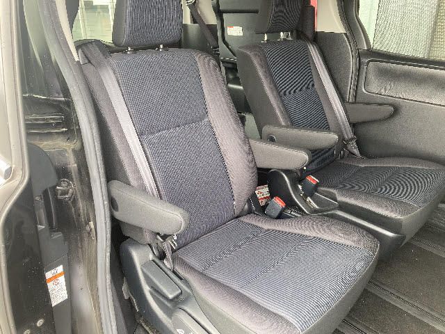 Toyota NOAH HYBRID 2018-08 10645-19
