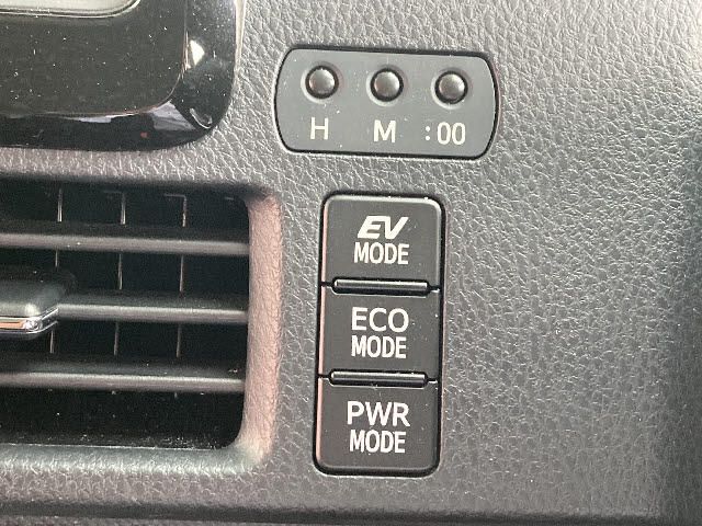 Toyota NOAH HYBRID 2018-08 10645-7
