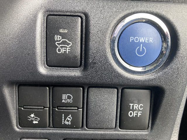 Toyota NOAH HYBRID 2018-08 10645-12