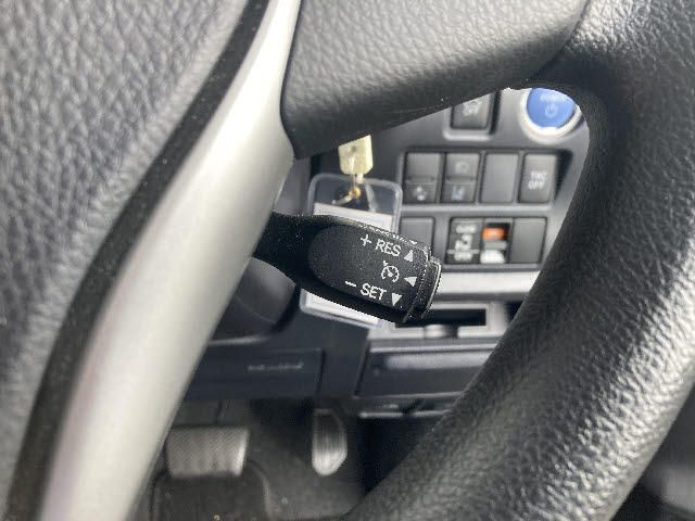 Toyota NOAH HYBRID 2018-08 10645-11
