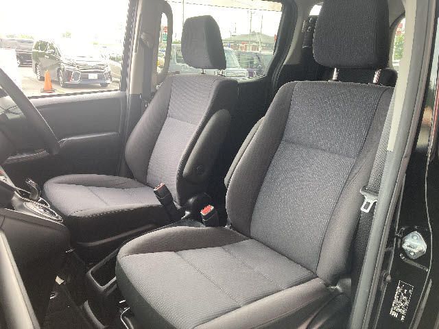 Toyota NOAH HYBRID 2018-08 10645-17