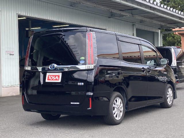 Toyota NOAH HYBRID 2018-08 10645-1