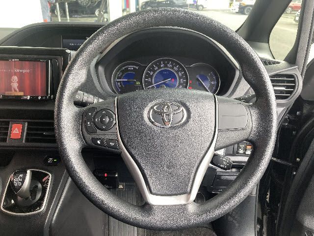 Toyota NOAH HYBRID 2018-08 10645-9