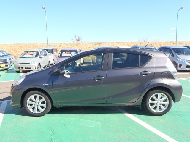 Toyota AQUA 2013-03 3872-4