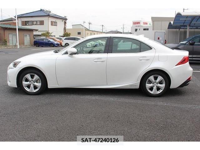 Lexus IS 2017-02 236677-9