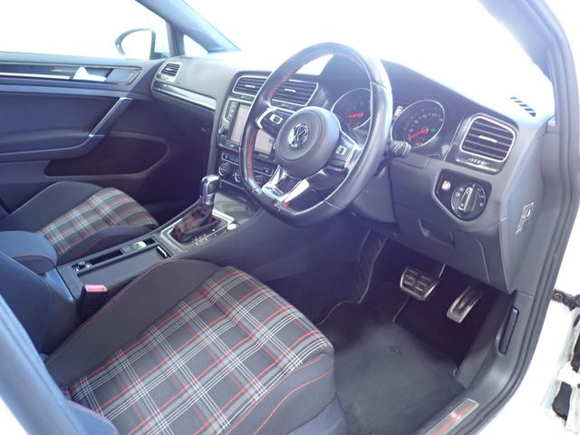 VolksWagen GOLF GTI 2015-04 184543-1