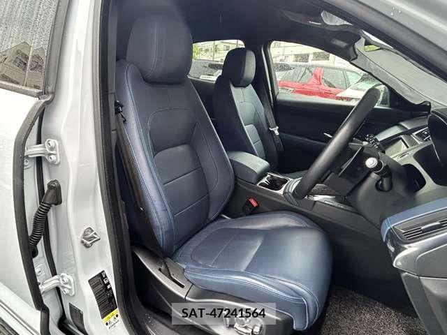 Jaguar E-PACE 2019-07 338155-15