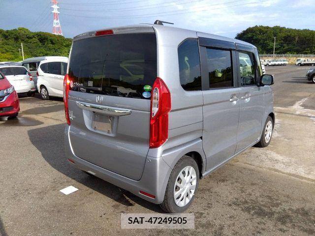 Honda N BOX 2018-06 325695-1
