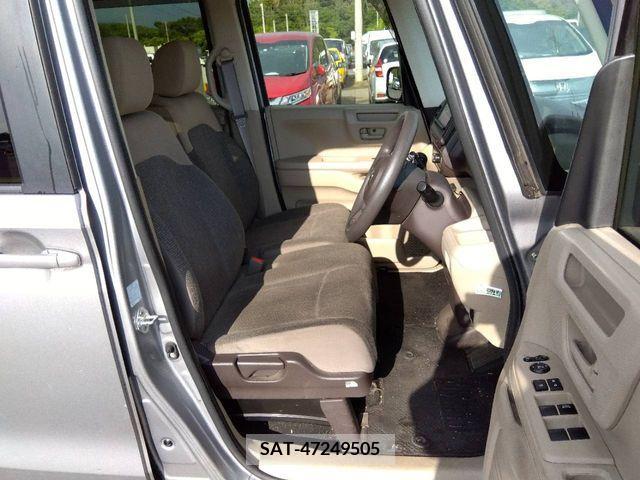 Honda N BOX 2018-06 325695-5