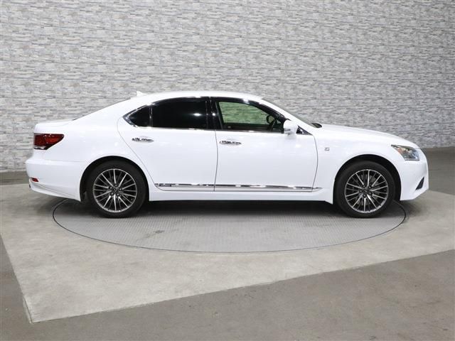Lexus LS 2013-03 1344-5