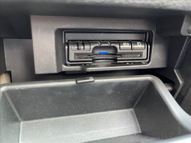 Nissan SERENA 2018-05 6766-8