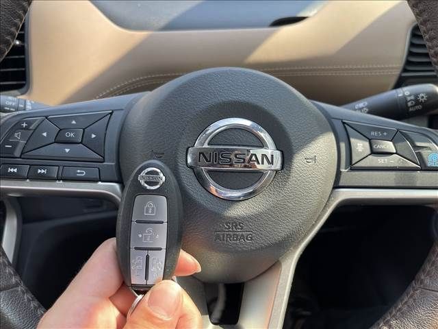 Nissan SERENA 2018-05 6766-7