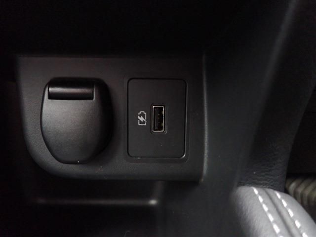 Nissan KICKS 2020-12 188169-24