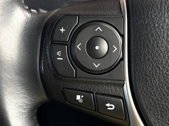 Toyota VOXY 2021-04 193188-7
