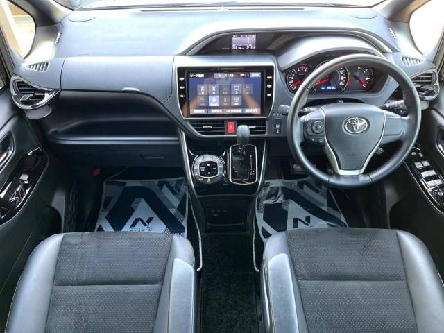 Toyota VOXY 2021-04 193188-1