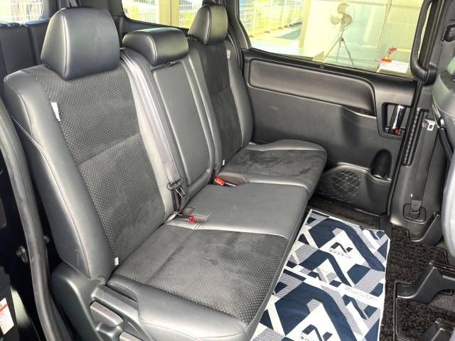 Toyota VOXY 2021-04 193188-12