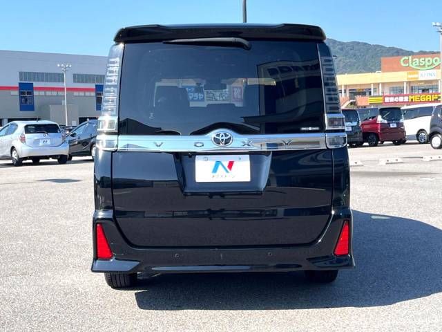 Toyota VOXY 2021-04 193188-18