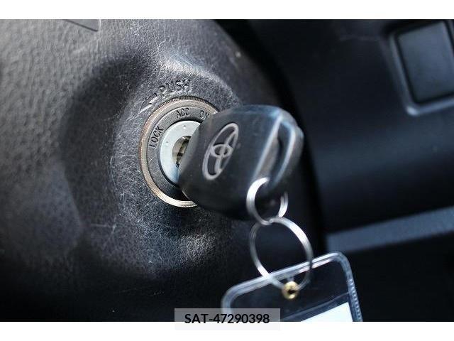 Toyota VOXY 2018-04 222904-4