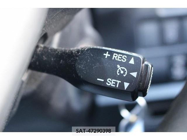 Toyota VOXY 2018-04 222904-2
