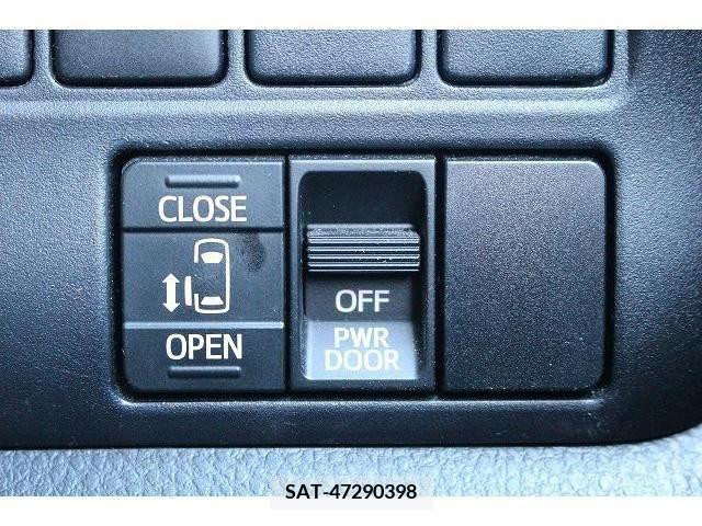 Toyota VOXY 2018-04 222904-3