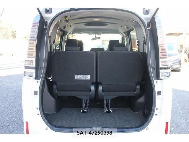 Toyota VOXY 2018-04 222904-16