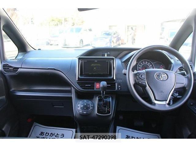 Toyota VOXY 2018-04 222904-15