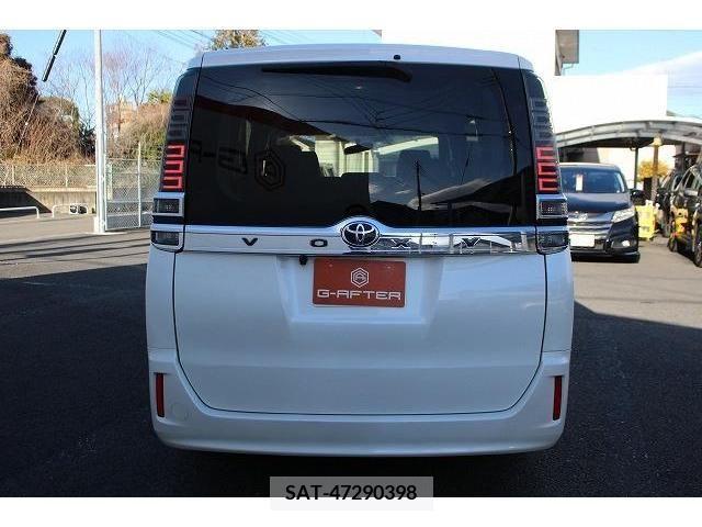Toyota VOXY 2018-04 222904-7