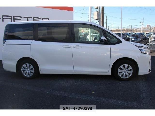 Toyota VOXY 2018-04 222904-6