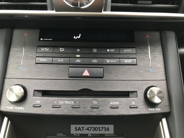 Lexus IS 2019-11 235840-16