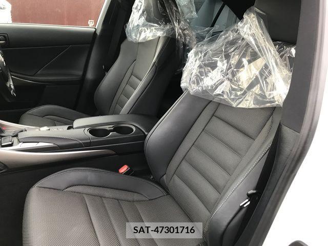Lexus IS 2019-11 235840-23
