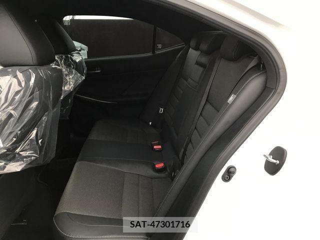 Lexus IS 2019-11 235840-24
