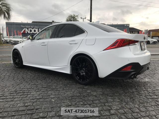 Lexus IS 2019-11 235840-3