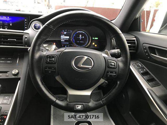 Lexus IS 2019-11 235840-12