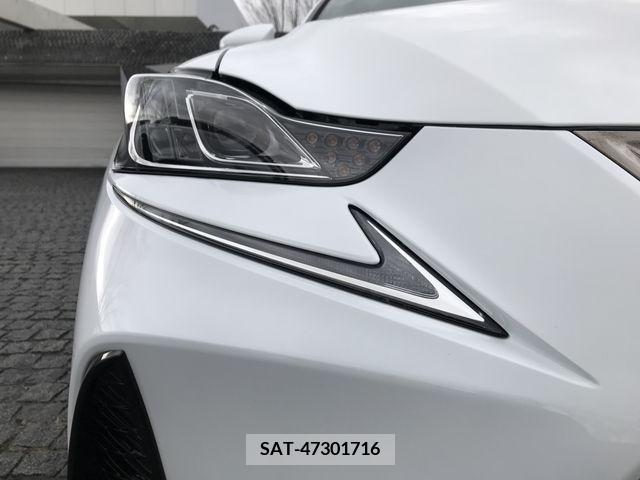 Lexus IS 2019-11 235840-5