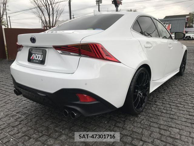 Lexus IS 2019-11 235840-6