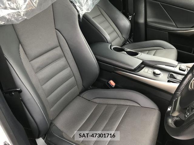 Lexus IS 2019-11 235840-11