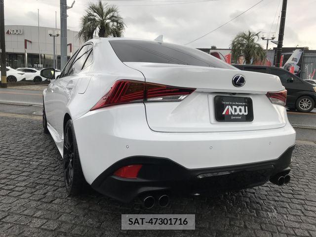 Lexus IS 2019-11 235840-2