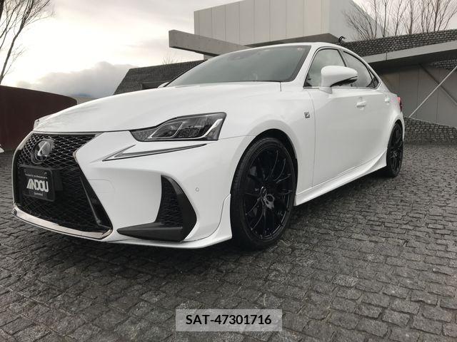 Lexus IS 2019-11 235840-1